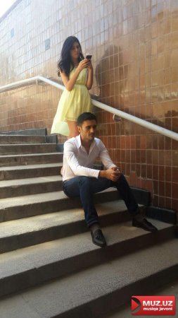 Husan kimni kutishga majbur???