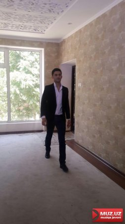 Husan kimni kutishga majbur???