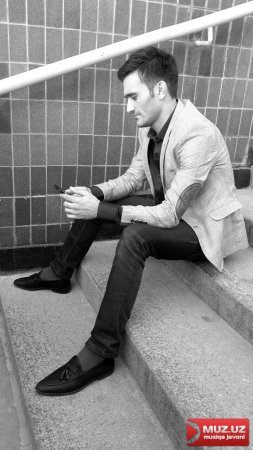 Husan kimni kutishga majbur???